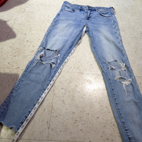 American Eagle| Women's Distressed Blue Jegging Jeans - Picture 12 of 12